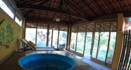 Sítio com Chalés com Lareira e spa