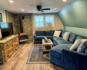 Smart-TV, Kamin, DVD-Player