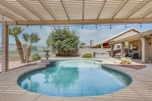 Backyard Luxury with Private Pool and Hot Tub on Golf Course