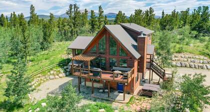 Escape to Pure Luxury with the Entire Family, w/Hot Tub, Chef's Kitchen - Blue Sky Ridge