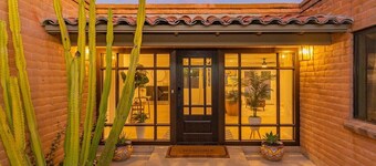Sabino Velo Private Resort w Hot Tub & Heated Pool
