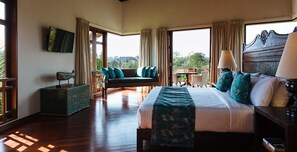 5 bedrooms, iron/ironing board, Internet, bed sheets