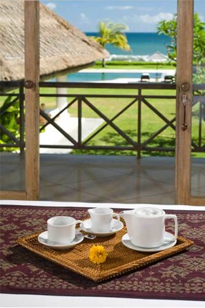 Outdoor dining - 5-Star Beachfront Villa, Bali Villa 1014 (Bali)