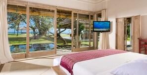 5 bedrooms, iron/ironing board, Internet, bed sheets - 5-Star Beachfront Villa, Bali Villa 1014 (Bali)
