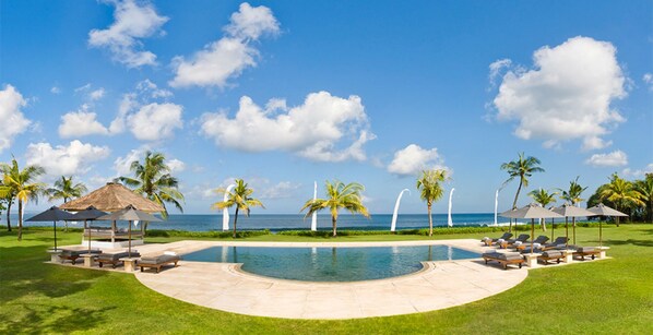 Pool - 5-Star Beachfront Villa, Bali Villa 1014 (Bali)