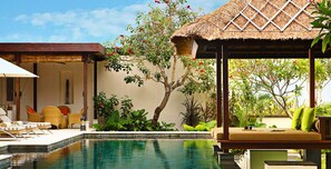 A pool area with lounge chairs, a thatched-roof gazebo, and lush greenery. - Elegant Cliffside Villa with Breathtaking Views – Bali Villa 1031 (Bali)