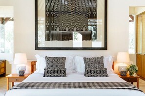 5 bedrooms, iron/ironing board, Internet, bed sheets