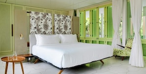 5 bedrooms, iron/ironing board, internet, bed sheets