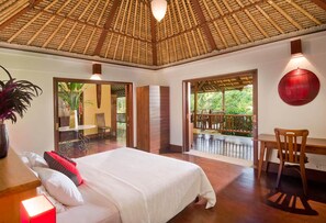 4 bedrooms, iron/ironing board, internet, bed sheets