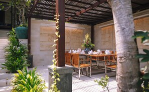 屋外ダイニングエリア