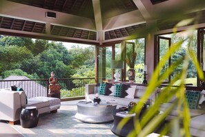 Video games, foosball, stereo - 5 Star Villa in Bali, Minutes from the Beach, Bali Villa 1026 (Bali)