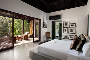 4 bedrooms, iron/ironing board, Internet, bed sheets - Luxury 5-Star Villa Steps from Echo Beach, Bali 1040 (Bali)