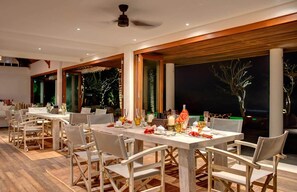 Dining - Chic Beachfront with Pool & Style – Bali Villa 1052 (Bali)