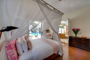 4 bedrooms, iron/ironing board, internet, bed sheets
