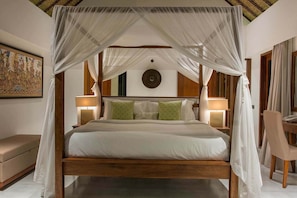 5 bedrooms, iron/ironing board, internet, bed sheets