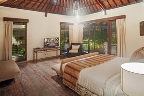 4 bedrooms, iron/ironing board, Internet, bed sheets - Tranquil Oasis with Ocean Breezes – Bali Villa 1110 (Bali)