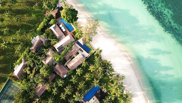 An aerial view of a coastal property with multiple buildings, a swimming pool, and a beach. - Luxury Family Retreat with Private Chef, Koh Samui Villa 1001 (Koh Samui)