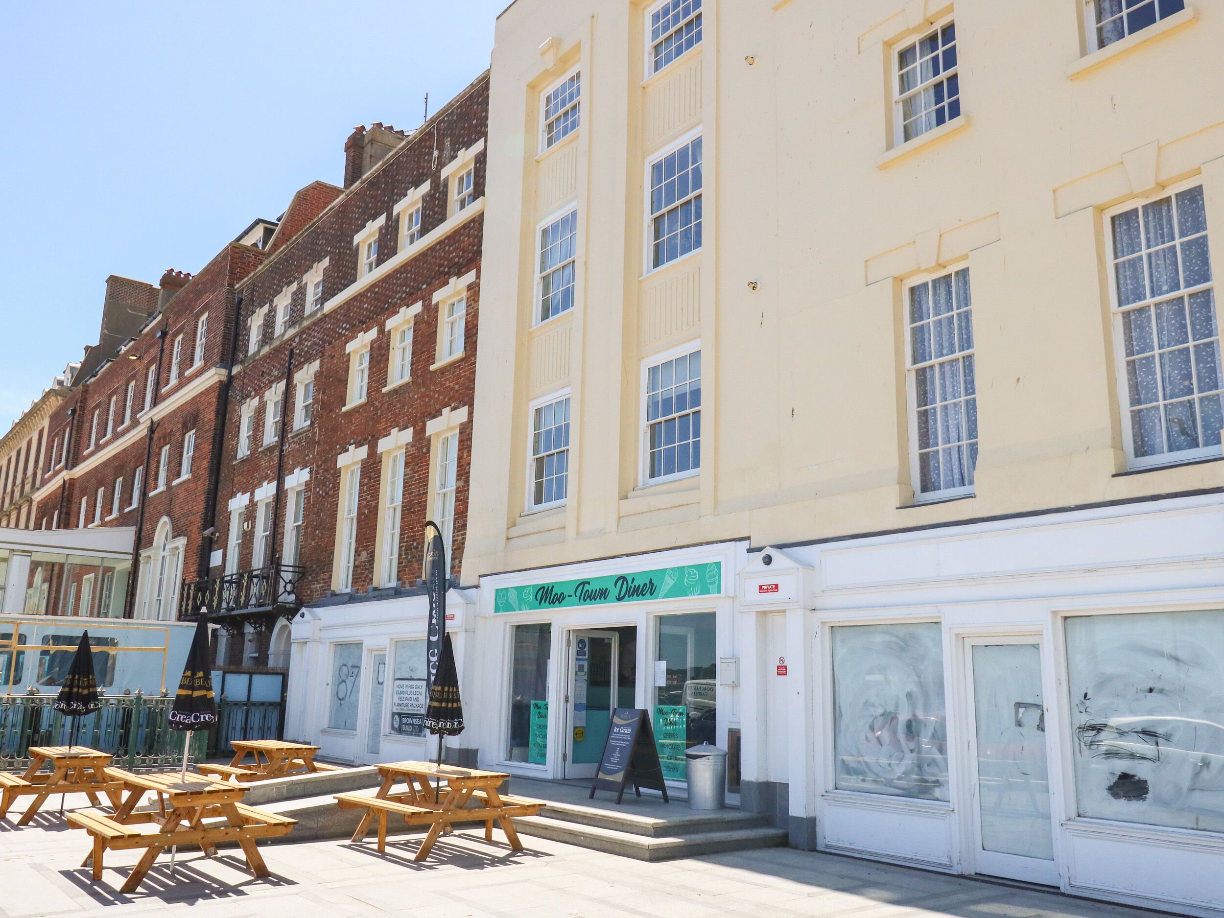 ROYAL QUARTERS, family friendly, country holiday cottage in Weymouth