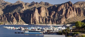 Pool |Gold Canyon |Views of Superstition Mountain |FirePit| Hiking |Golf |Zipline |Unique Experience