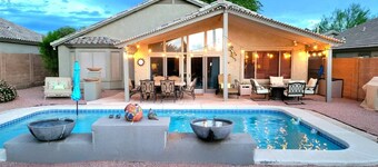 Pool |Gold Canyon |Views of Superstition Mountain |FirePit| Hiking |Golf |Zipline |Unique Experience