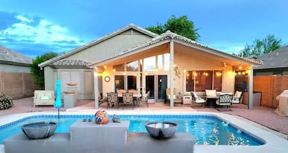 Pool |Gold Canyon |Views of Superstition Mountain |FirePit| Hiking |Golf |Zipline |Unique Experience