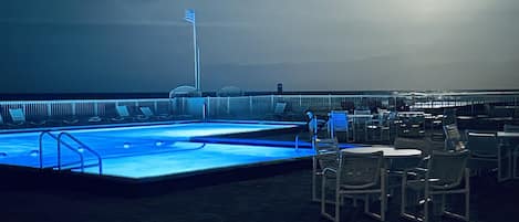 Outdoor pool, a heated pool