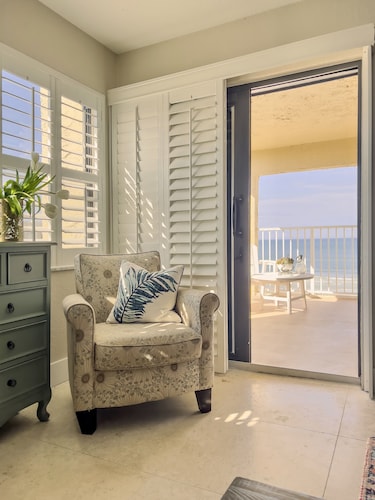 OUR BEACH is OPEN-ALL 5star Reviews! Remodeled with a VIEW!