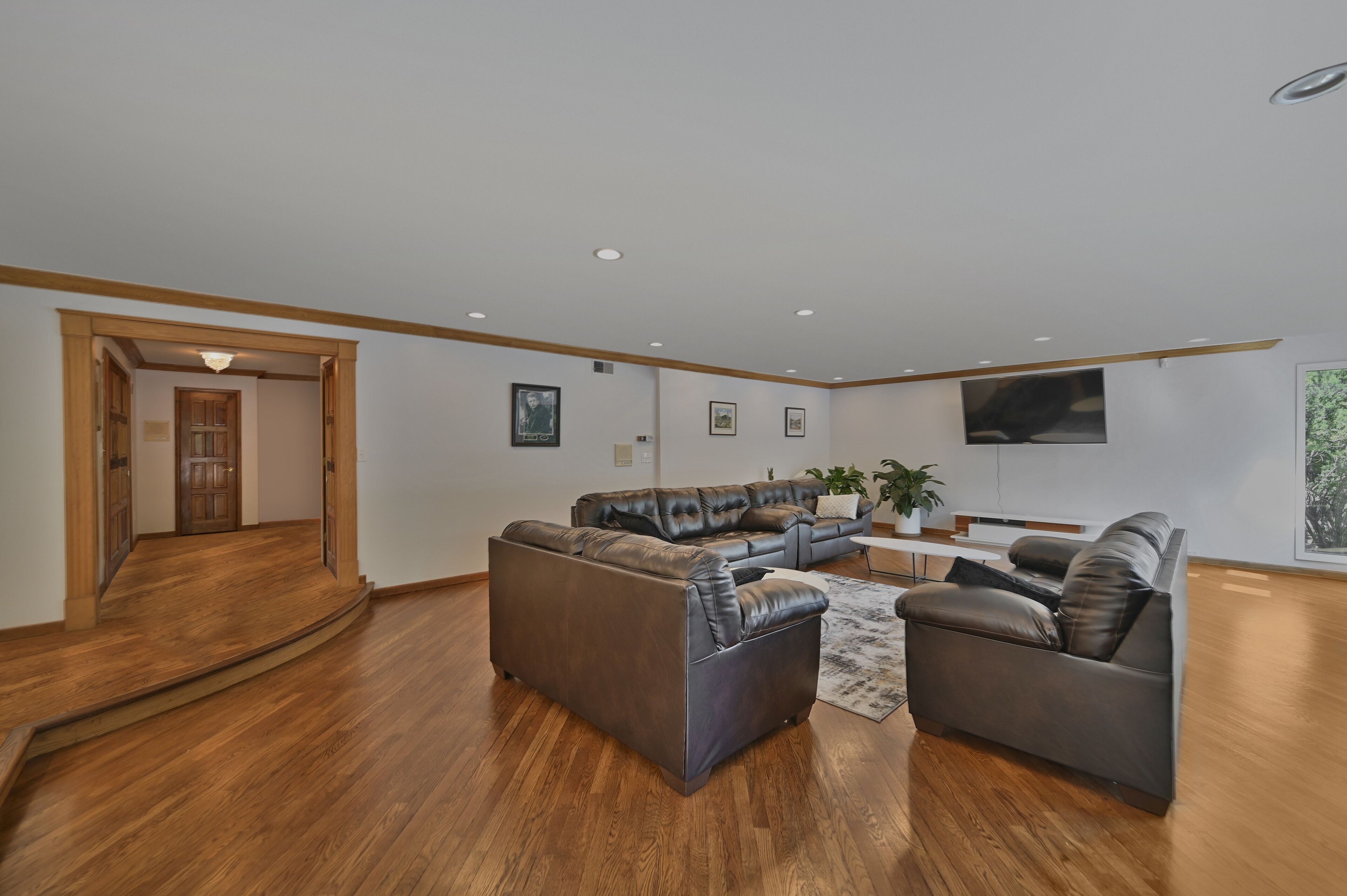 Luxury  Villa in the  heart of Poconos | Pool | Hot Tub | Sauna  Game Room