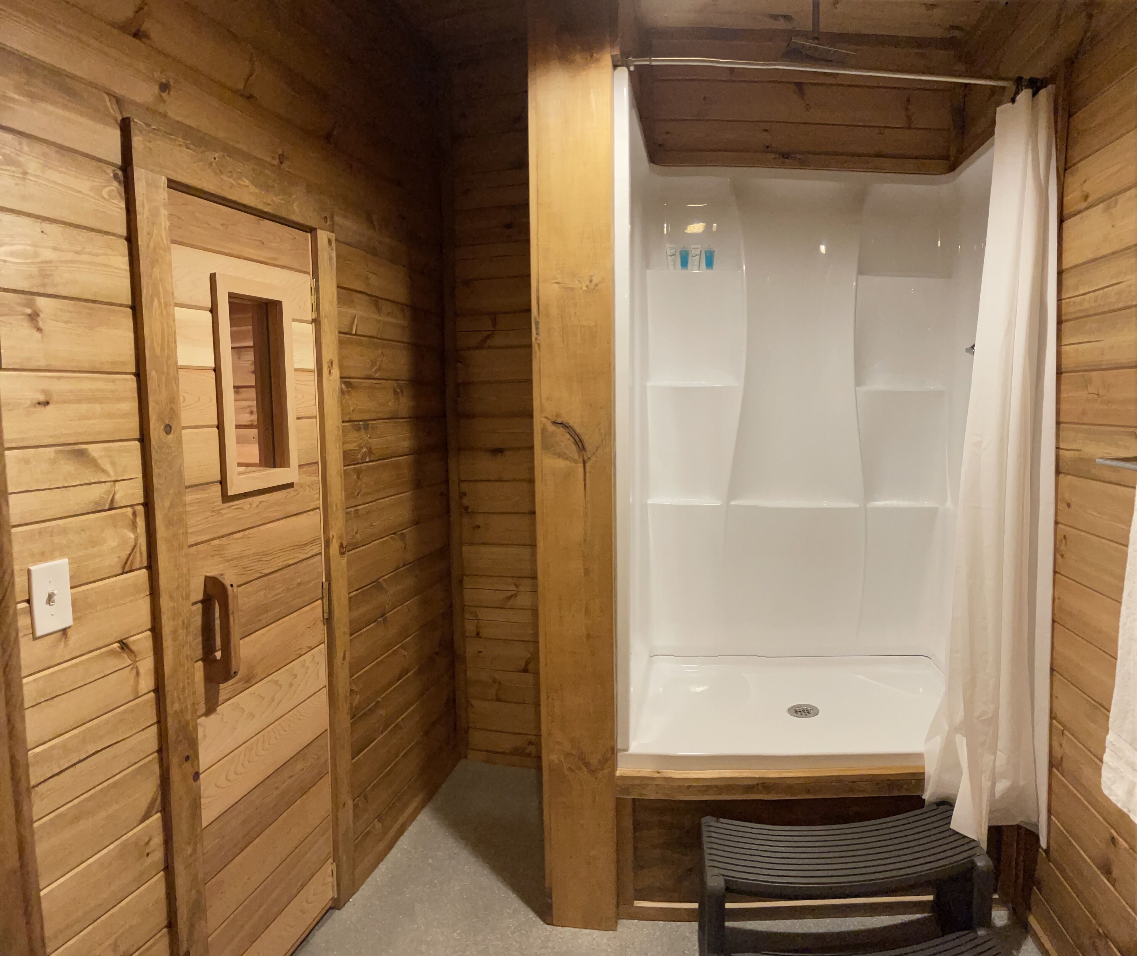 Luxury  Villa in the  heart of Poconos | Pool | Hot Tub | Sauna  Game Room