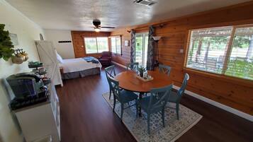 2 dormitorios, tabla de planchar con plancha, wifi gratis y ropa de cama