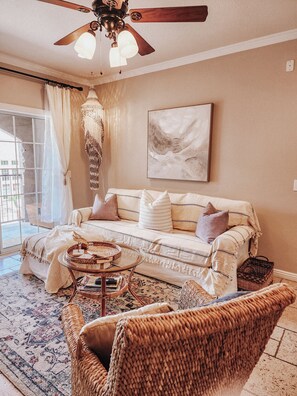Smart TV, fireplace, DVD player