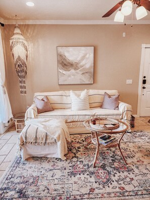 Smart TV, fireplace, DVD player