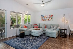 TV, fireplace - Tropical Oasis at Indian Palms w/Pool/Spa, Mountain View, in Golf Resort: #050624 (Indio)