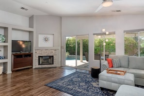 TV, fireplace