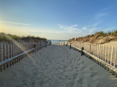 Modern Cape, Private Heated Salt Water Pool,  Minutes to Beaches/Golf/Lakes