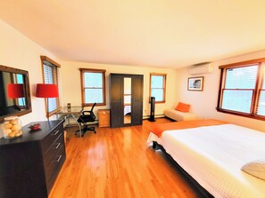 4 bedrooms, desk, iron/ironing board, free WiFi - Modern Cape, Private Heated Salt Water Pool,  Minutes to Beaches/Golf/Lakes (Brewster)