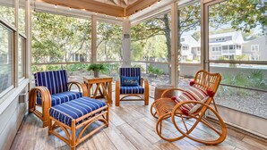 Interior - ⭐Screened Porch- Beach Access-Lush Landscaping & Pools-Blue Willow Cottage⭐ (Destin)
