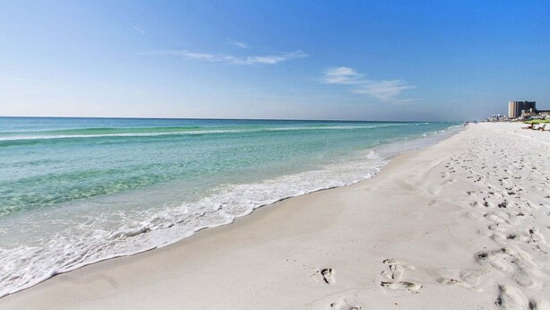 Beach nearby - ⭐Screened Porch- Beach Access-Lush Landscaping & Pools-Blue Willow Cottage⭐ (Destin)