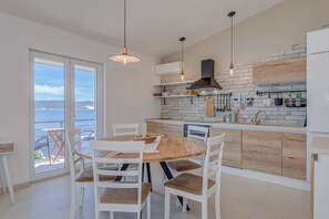 Dining - Two bedroom apartment with wonderful sea view (Mimice)
