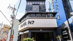 A hotel building with a sign reading "HOTEL N7" and "GRAND OPENING HOTEL N7". - Hotel N7 Daejeon Bus Terminal (Daejeon)