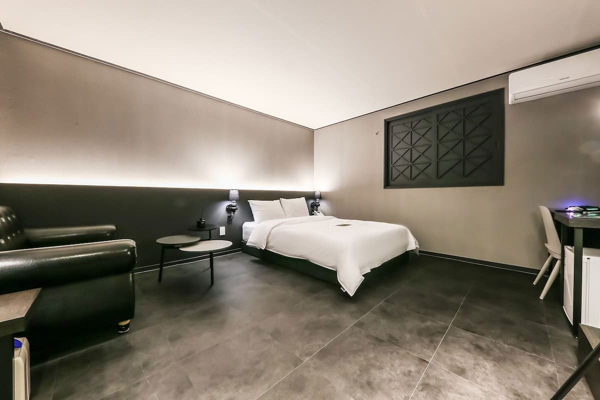 Premium tweepersoonskamer | Luxe beddengoed, donsdekens, bedden met traagschuimmatrassen