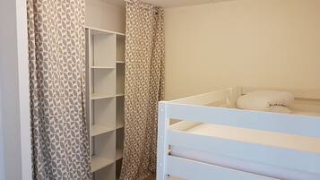 2 chambres, fer et planche à repasser, Wi-Fi gratuit, draps fournis