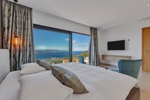 3 chambres, coffres-forts dans les chambres, fer et planche Ă repasser