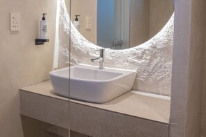 Standard Double Room | Bathroom