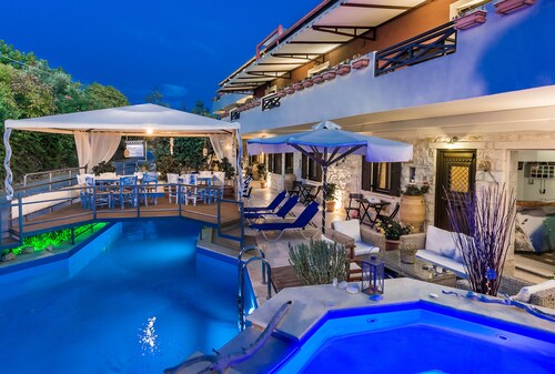 Dante's Maisonettes Resort