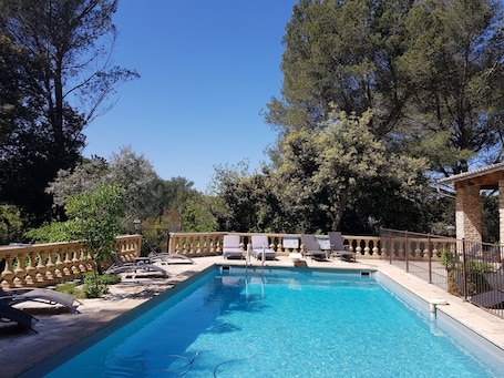 Outdoor pool. Chambre 2 Pers Independante - Cuisine D'ete - Terrasse - Piscine Tennis Petanque