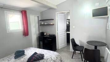 1 bedroom, iron/ironing board, free WiFi, bed sheets