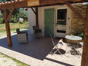 Outdoor dining - Chambre 2 Pers Independante - Cuisine D'ete - Terrasse - Piscine Tennis Petanque (Grans)