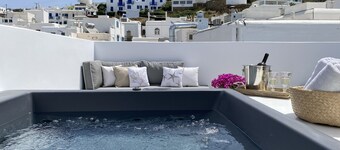 Mykonos 22, Superb Town Penthouse with Jacuzzi Spa