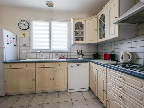 Charming 3-Bedroom House Near Beach with Garden and Terrace